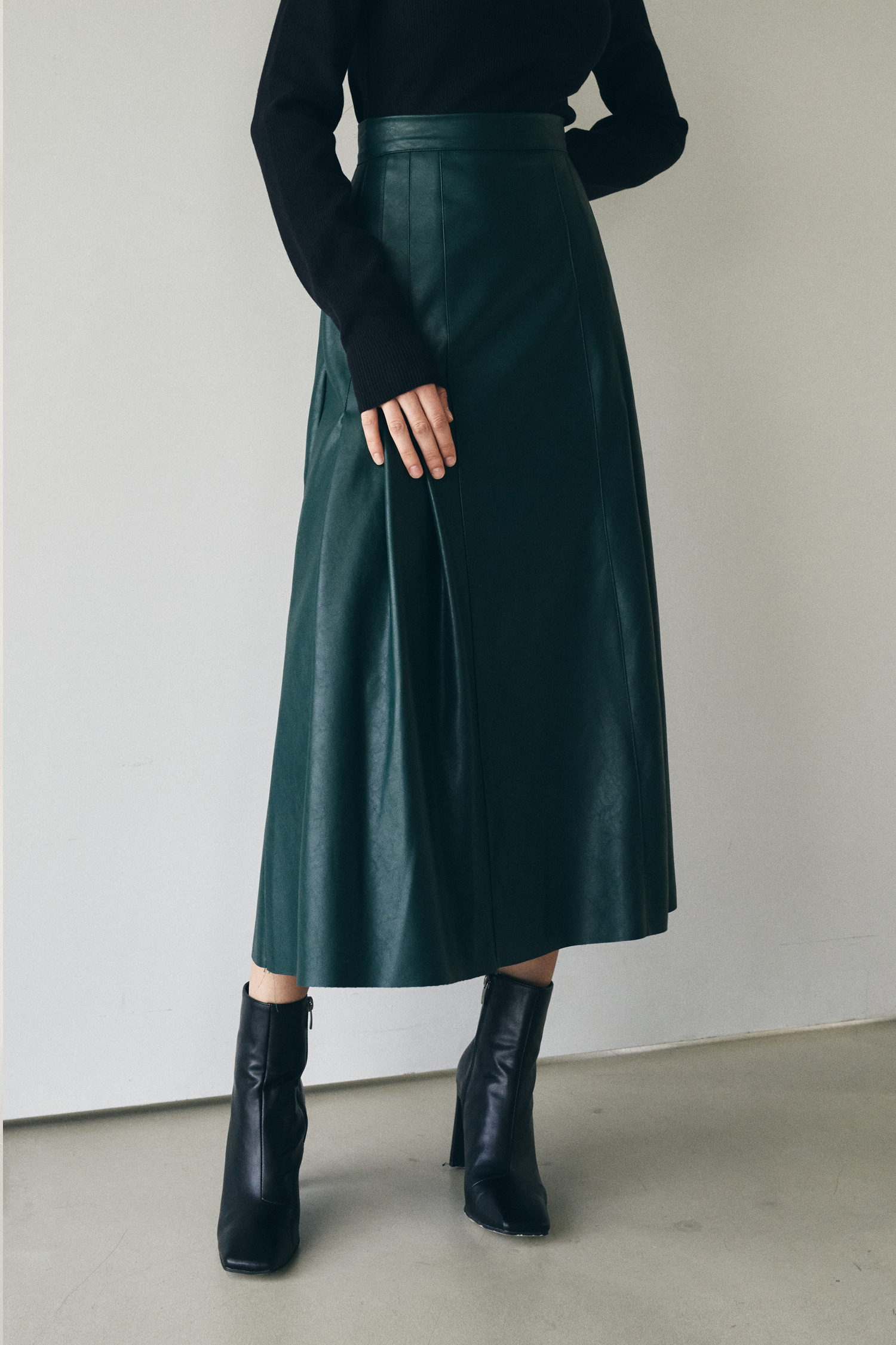 Leather point wrinkle midi skirt - green