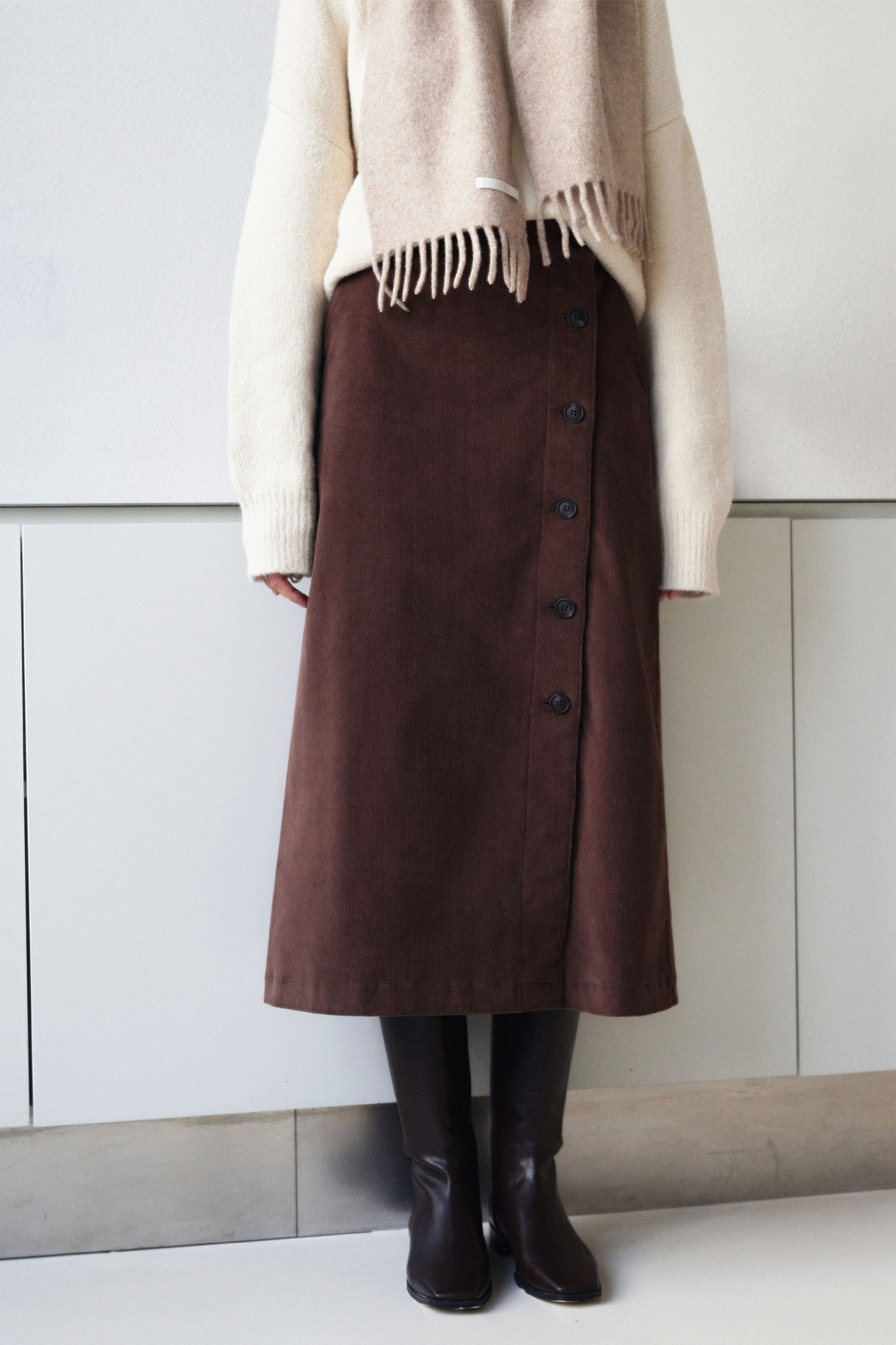 Button point corduroy long skirt - brown